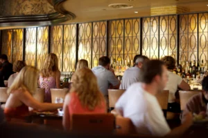 Mobilny bar na firmowym evencie – jak podnieść prestiż w zespole?